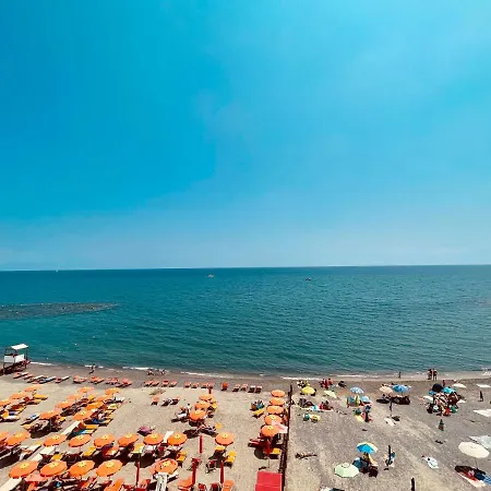 Apartment Fronte Il Trampolino Sul Mare Con A/c