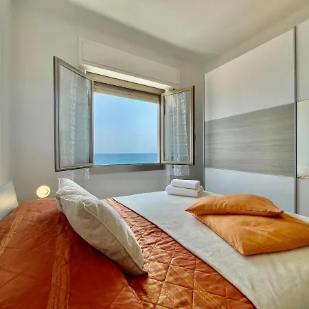 Fronte Il Trampolino Sul Mare Con A/c *